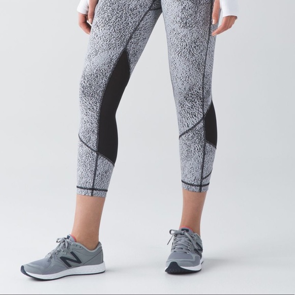 Lululemon Pace Rival Spray Jacquard white/black; 4 - Picture 2 of 8